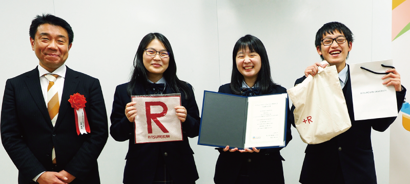 118761 Otemon Gakuin Otemae Senior High School Representative: Hoshie Kuratomi (second from right in photo) Co-researchers: Yunosuke Ito, Harumu Chosa, Yoto Egawa